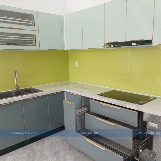 TỦ BẾP NHÔM NỘI THẤT CÁNH KÍNH CẦN THƠ