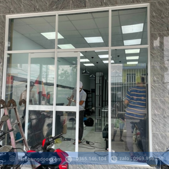 VÁCH NGĂN NHÔM KÍNH CỬA HÀNG