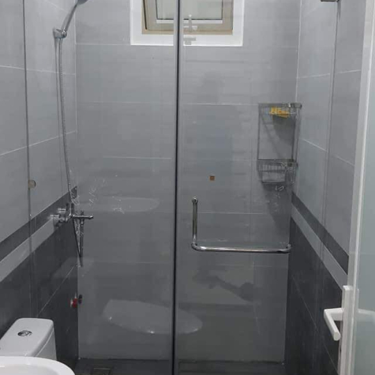 PHÒNG TẮM KÍNH CỬA MỞ QUAY TIỆN LỢI