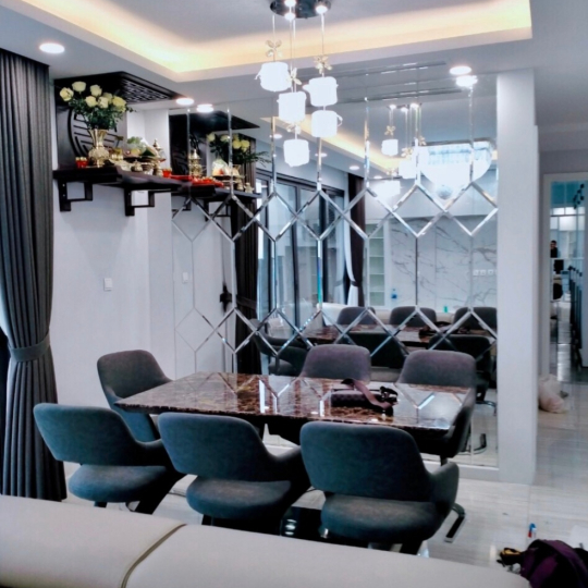 MẪU KÍNH THỦY TRANG TRÍ CHO CỬA HÀNG . TIỆM TÓC - NAIL - SPA .