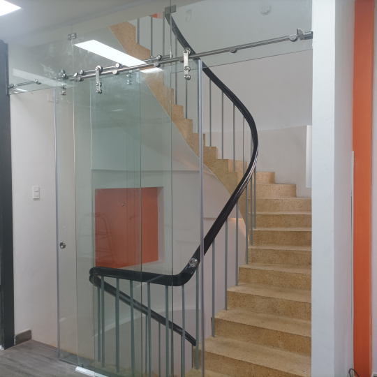 CỬA KÍNH CƯỜNG LỰC NGĂN PHÒNG - VỊ TRÍ CẦU THANG